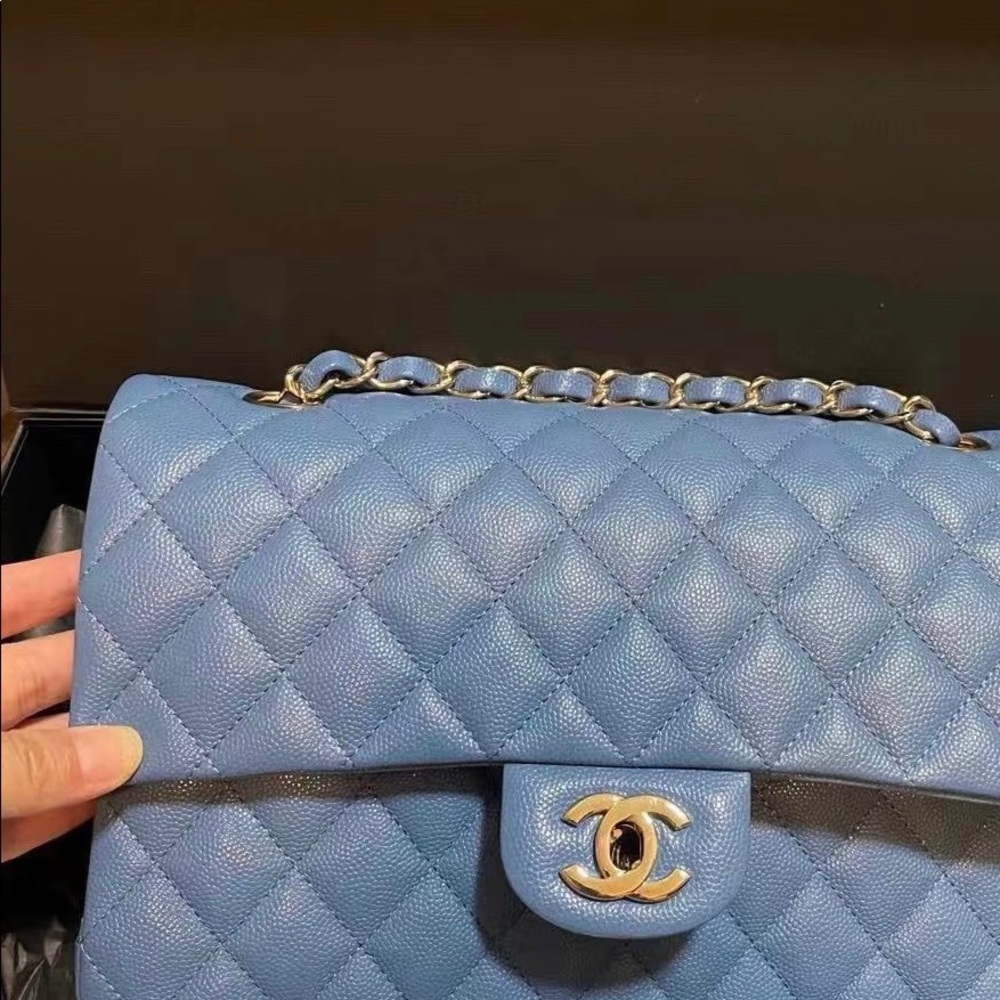 Diamond blue Chanel Classic flap, 95new